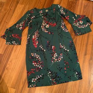 Green floral sheath dress. Flare 3/4 sleeve. Cherry blossom taylor woman